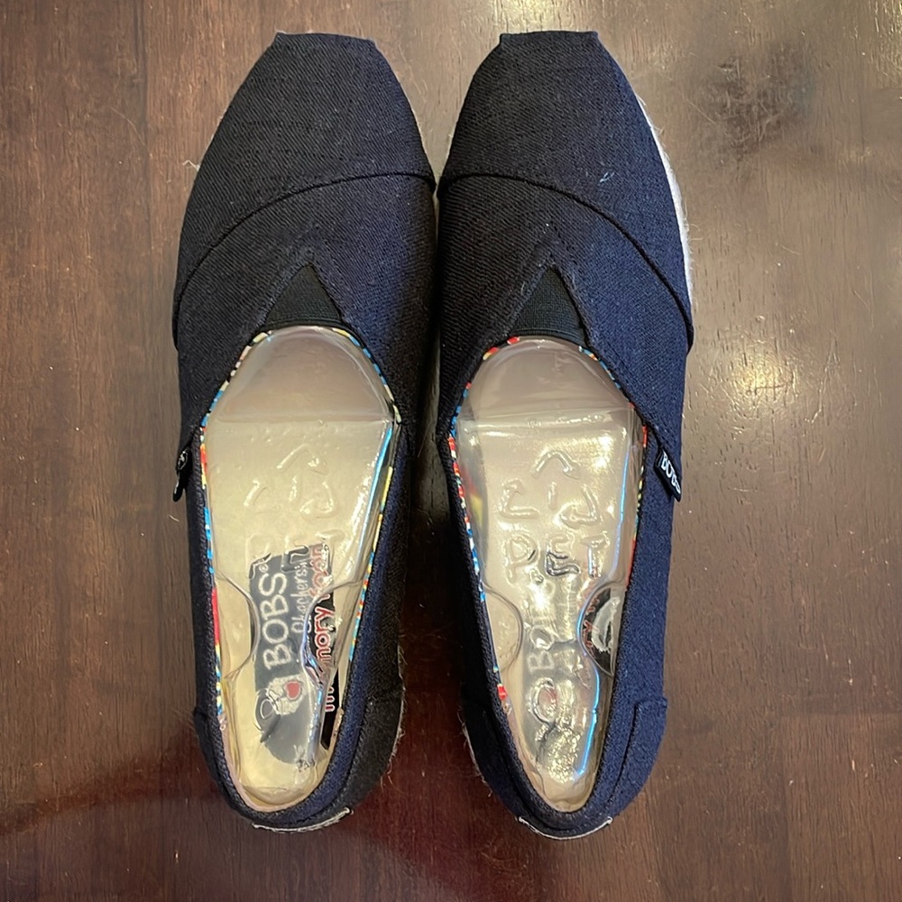 BOBS by Skechers. Size 9, black slip on. Very good condition.